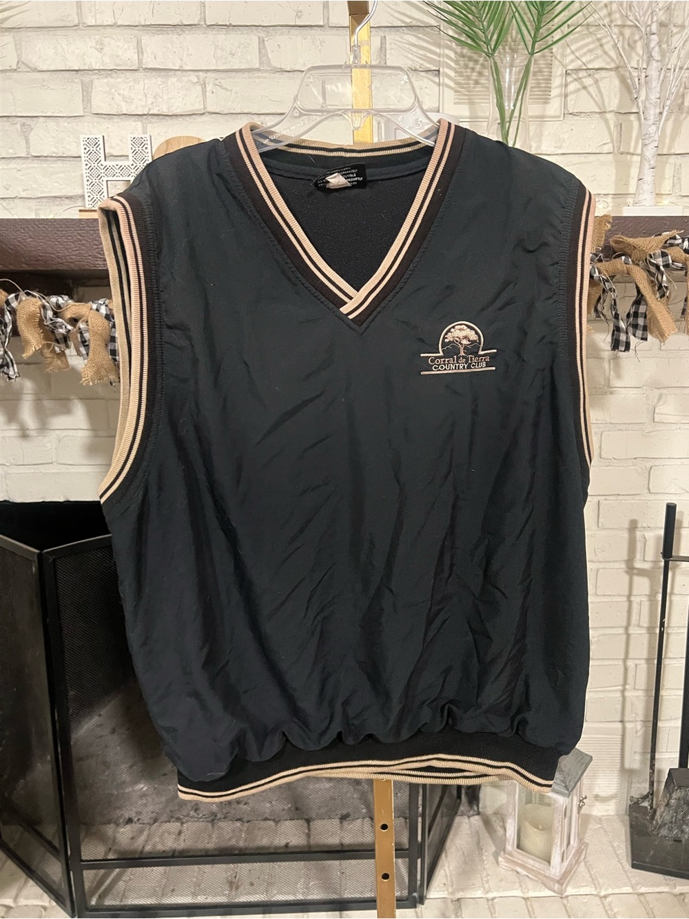 Source Unknown Black Sleeveless Pullover Vest with Tan Trim